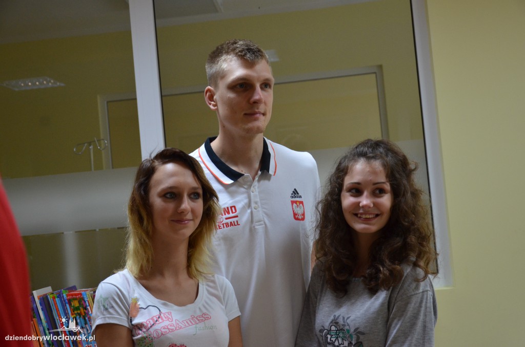 Kadrowicze z wizytą u chorych dzieci