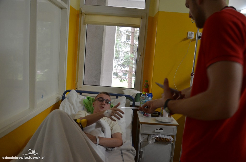 Kadrowicze z wizytą u chorych dzieci