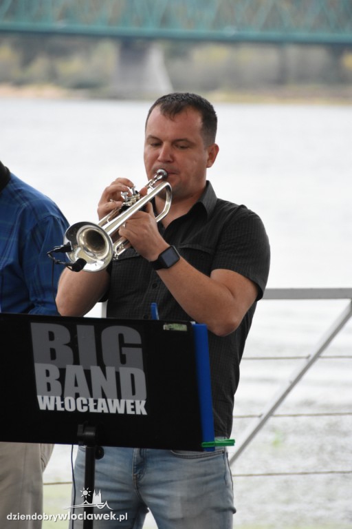Cristal Band na pływającej scenie