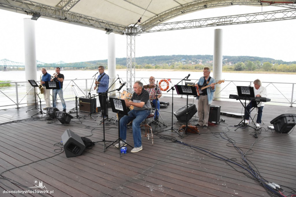 Cristal Band na pływającej scenie