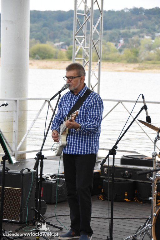 Cristal Band na pływającej scenie