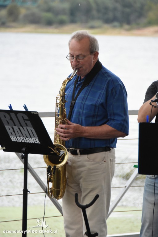 Cristal Band na pływającej scenie