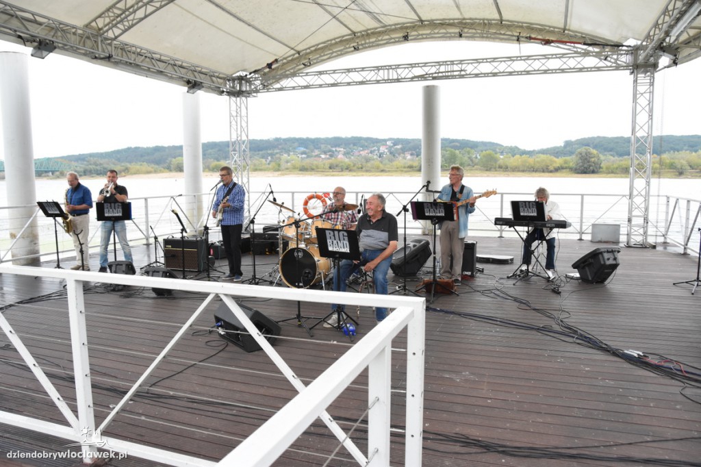 Cristal Band na pływającej scenie