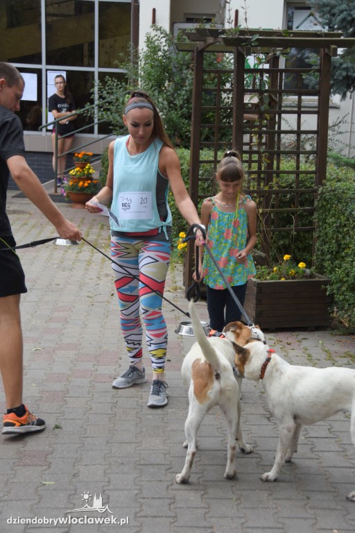 Bieg na sześć łap w schronisku