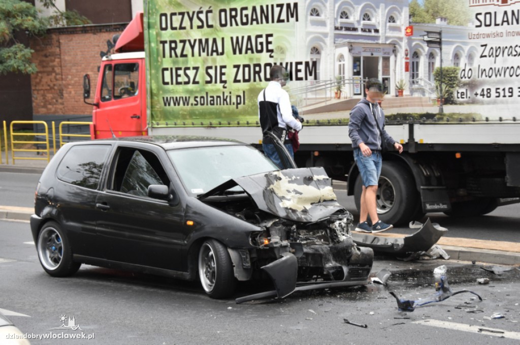 Karambol 4 aut na ulicy Okrzei