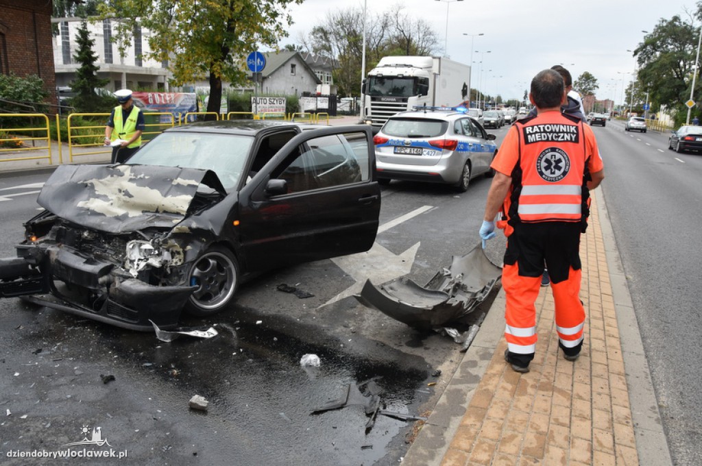 Karambol 4 aut na ulicy Okrzei