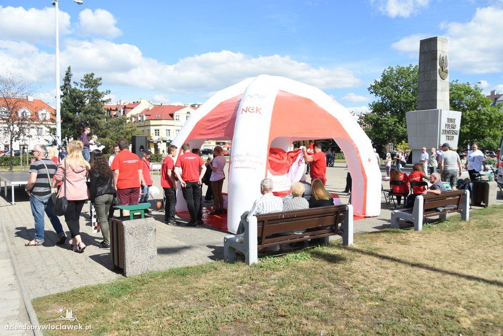 Impreza plenerowa na placu Wolności