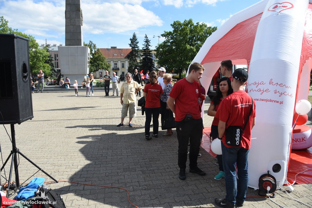 Impreza plenerowa na placu Wolności