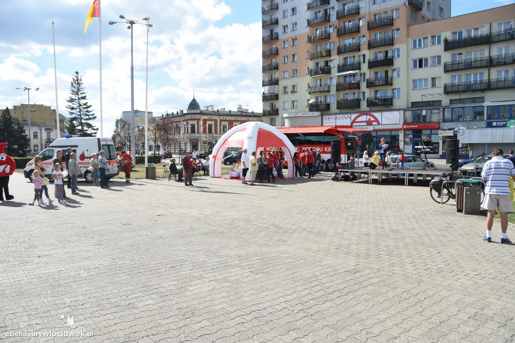 Impreza plenerowa na placu Wolności