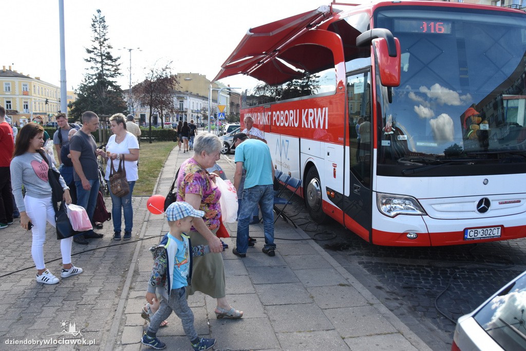 Impreza plenerowa na placu Wolności