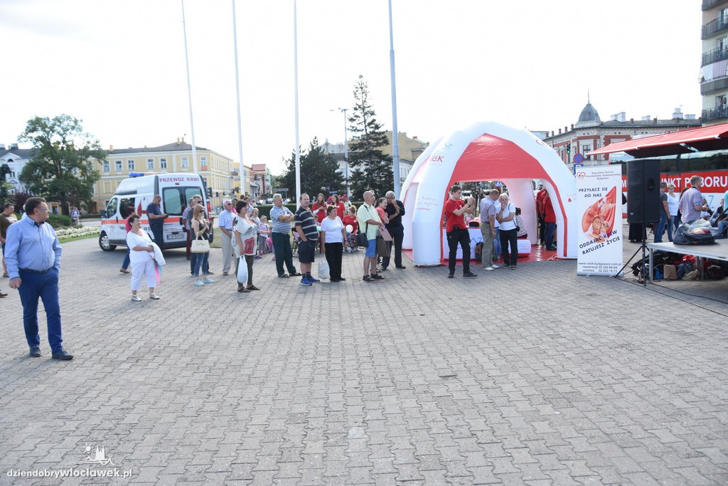 Impreza plenerowa na placu Wolności