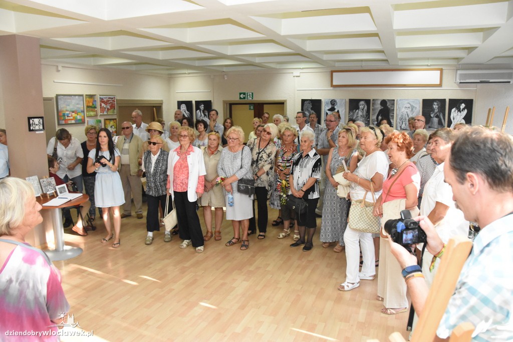 Wernisaż wystawy One w bibliotece