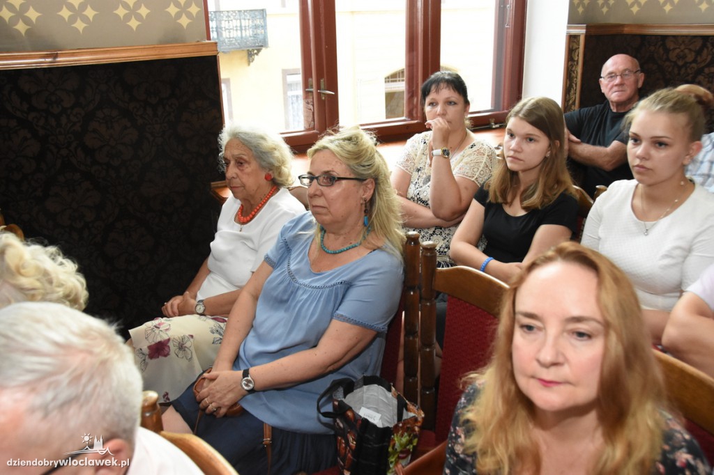 Szalom w Sekretnym Ogrodzie