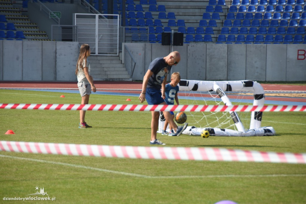 Piknik dla dzieci na stadionie
