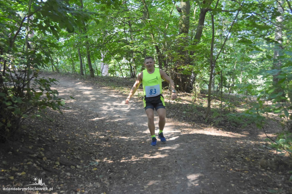 Vladislavia Cross przy jeziorze