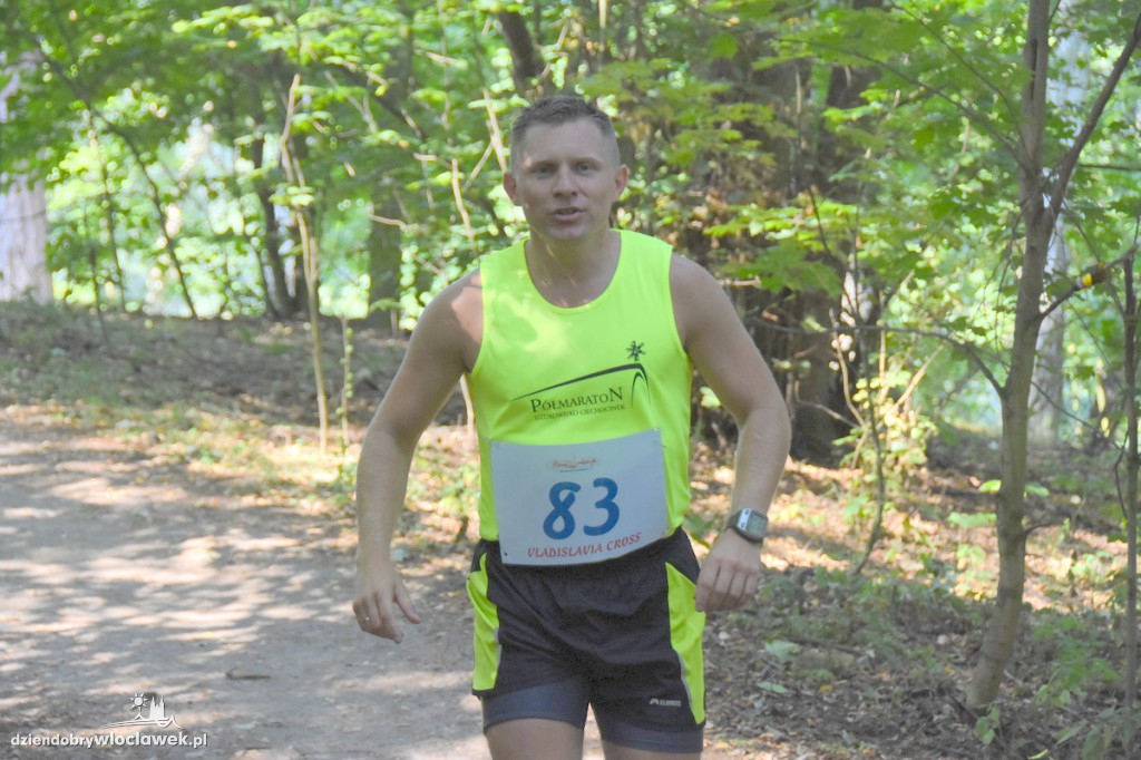 Vladislavia Cross przy jeziorze