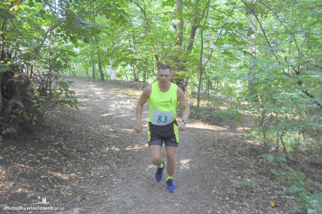 Vladislavia Cross przy jeziorze