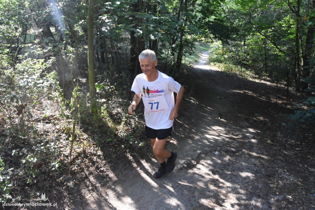 Vladislavia Cross przy jeziorze