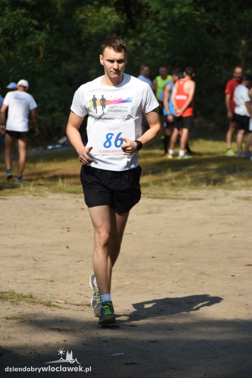 Vladislavia Cross przy jeziorze