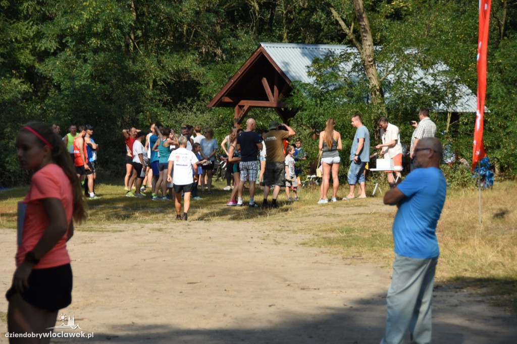 Vladislavia Cross przy jeziorze