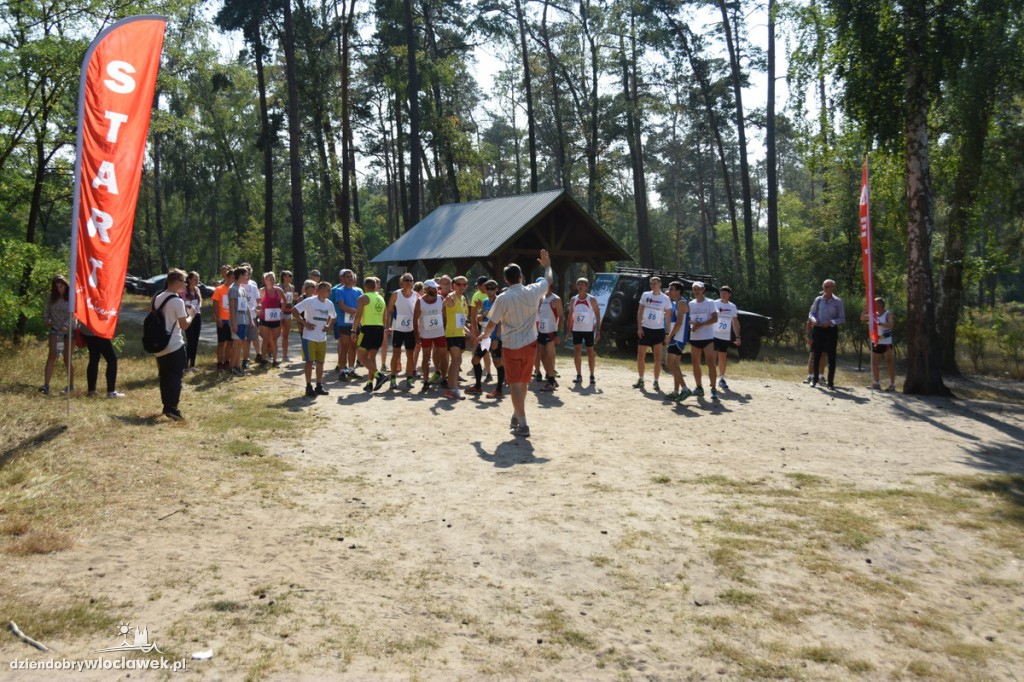 Vladislavia Cross przy jeziorze