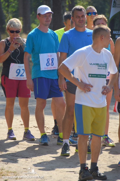 Vladislavia Cross przy jeziorze