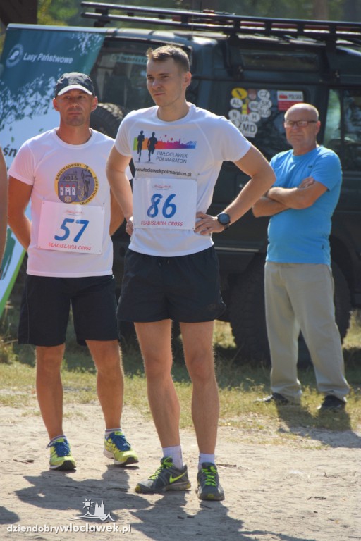 Vladislavia Cross przy jeziorze