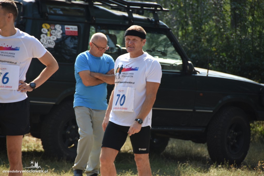 Vladislavia Cross przy jeziorze