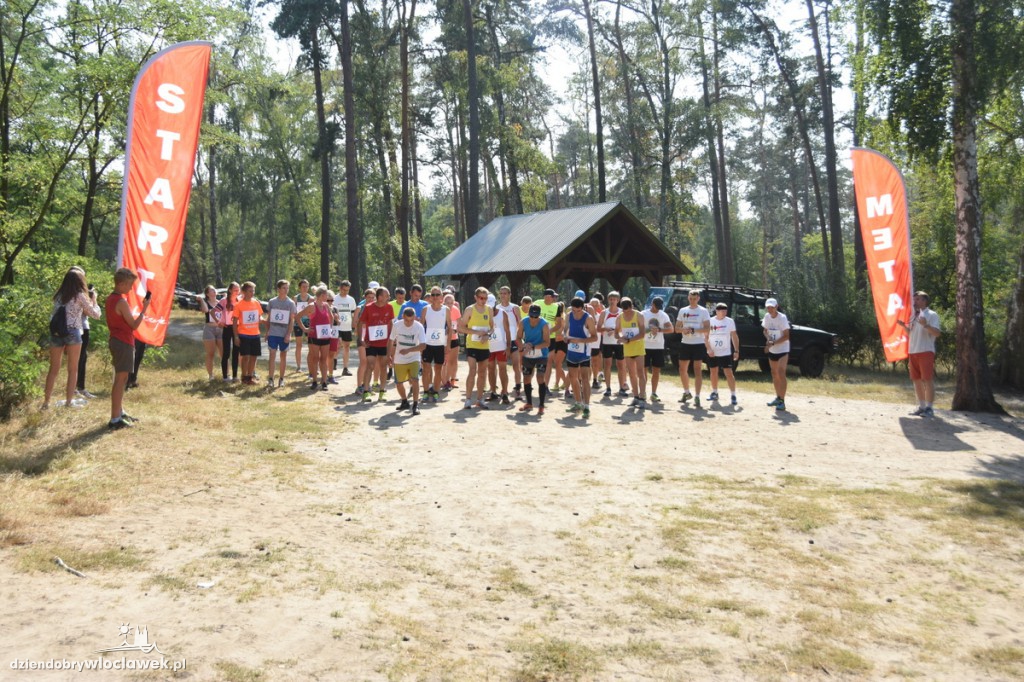 Vladislavia Cross przy jeziorze