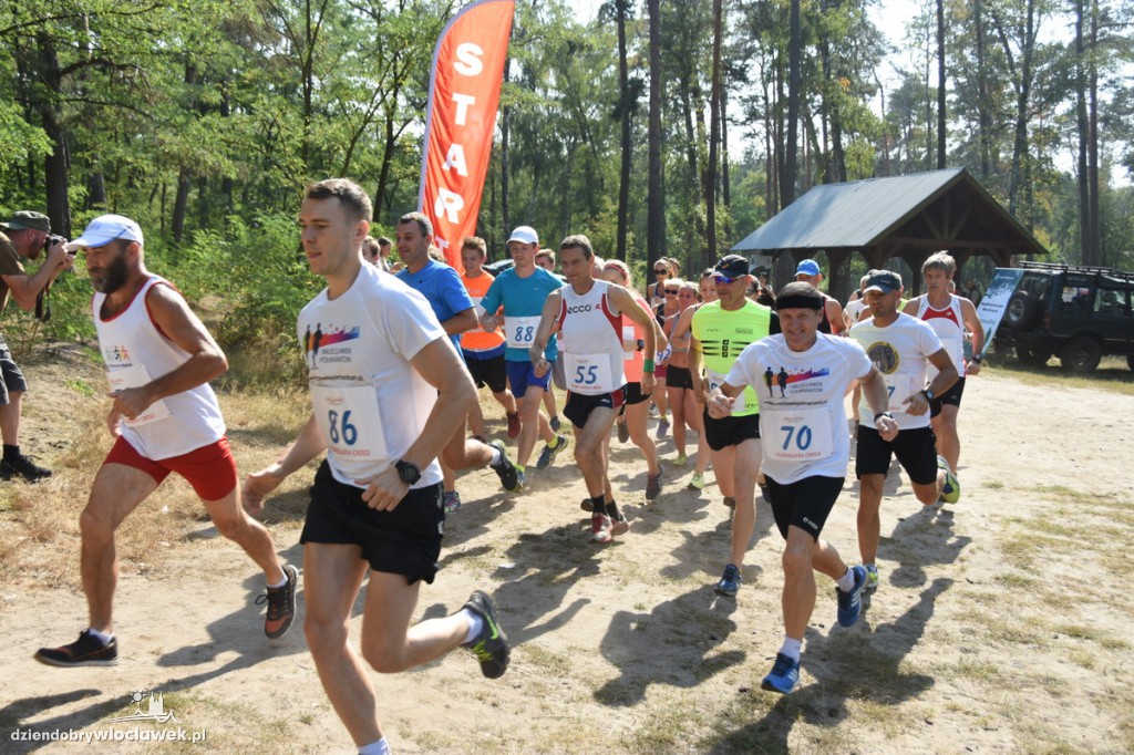 Vladislavia Cross przy jeziorze