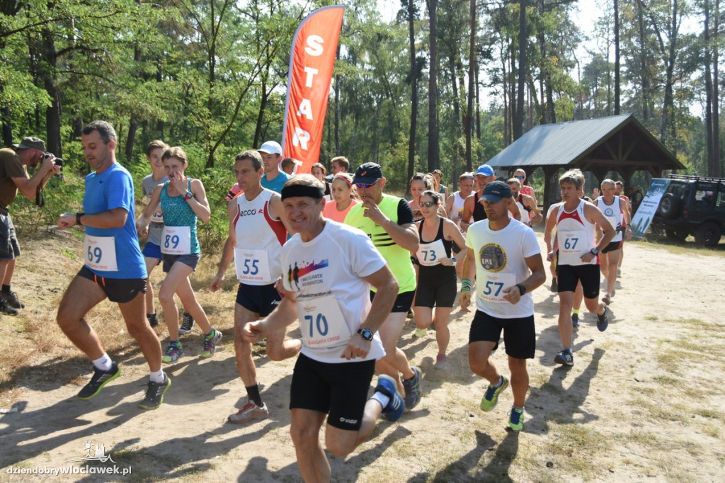 Vladislavia Cross przy jeziorze