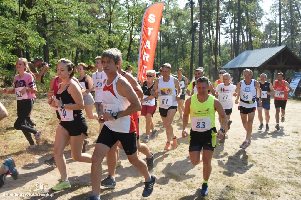 Vladislavia Cross przy jeziorze