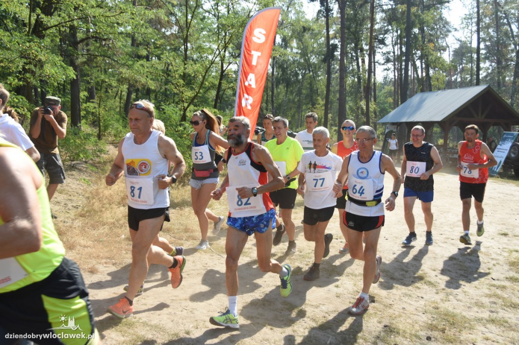 Vladislavia Cross przy jeziorze