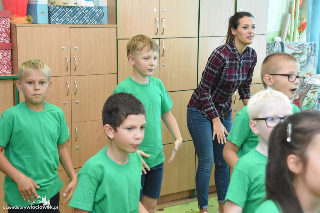 Wolontariusze w szkole w Fabiankach