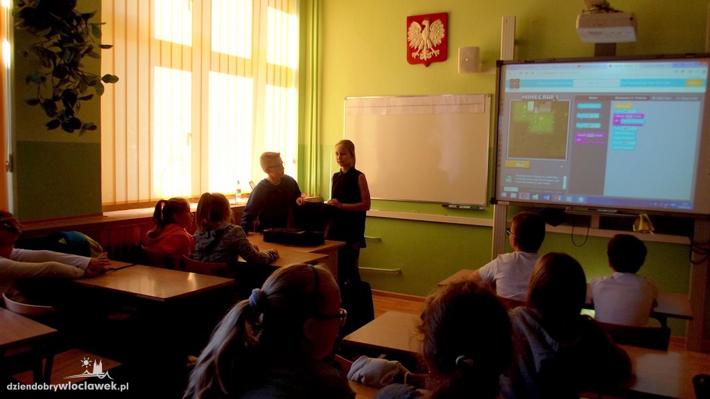Wolontariusze w szkole w Fabiankach