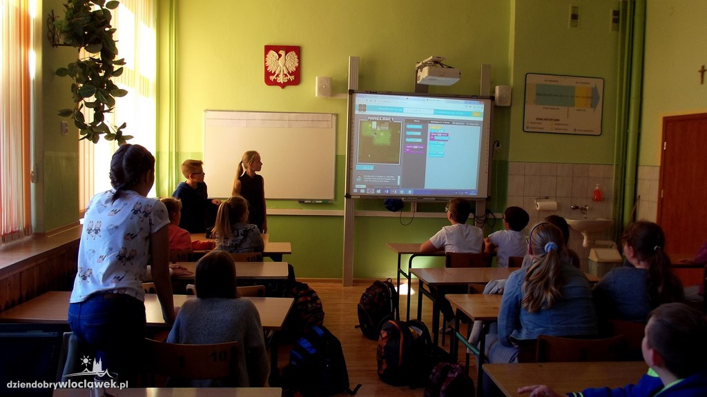 Wolontariusze w szkole w Fabiankach
