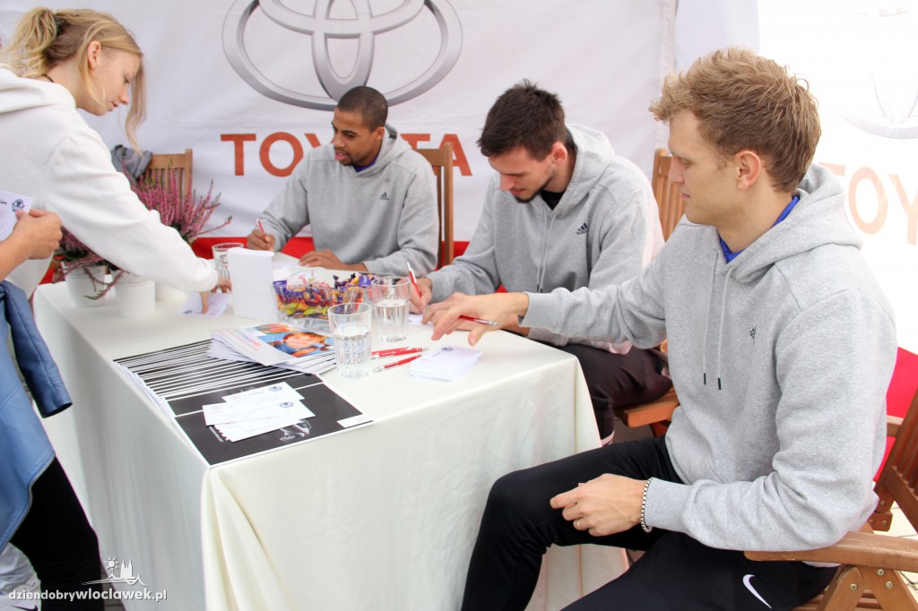 Premiera Toyoty C-HR