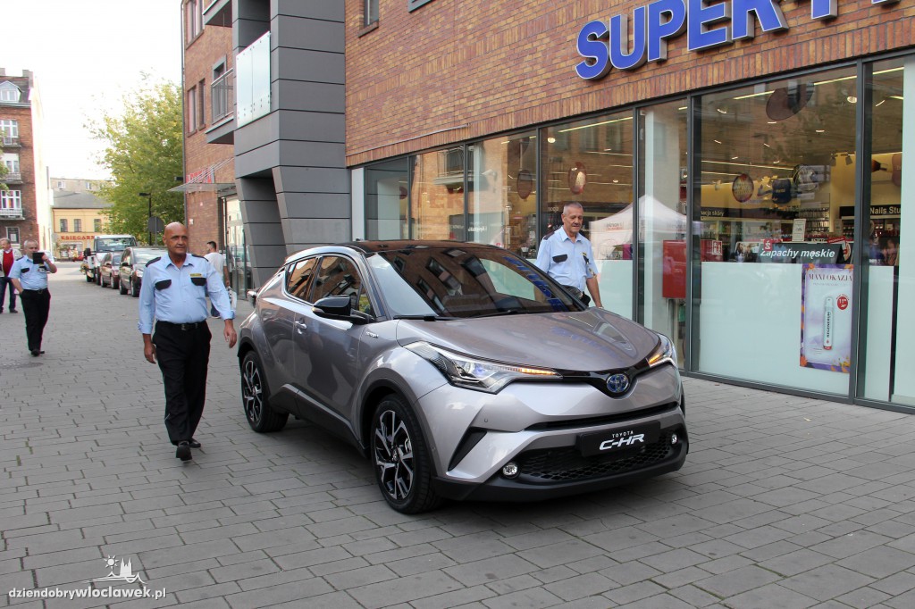 Premiera Toyoty C-HR