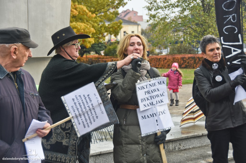Strajk Kobiet na placu Wolności we Włocławku