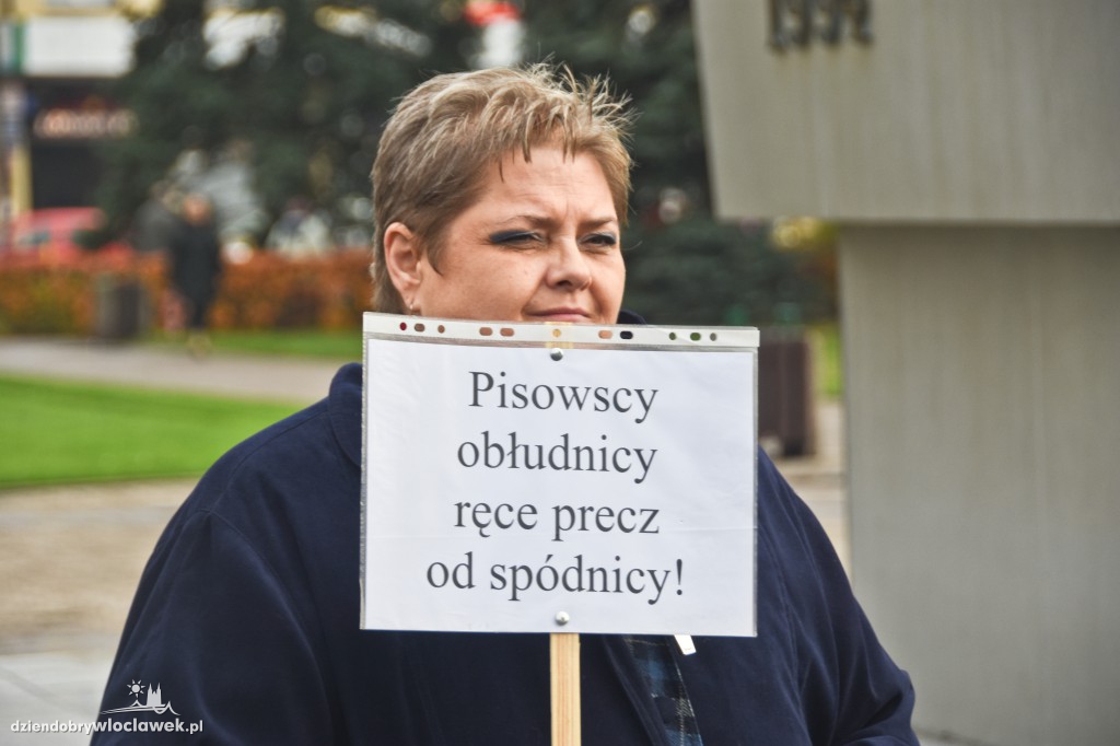 Strajk Kobiet na placu Wolności we Włocławku