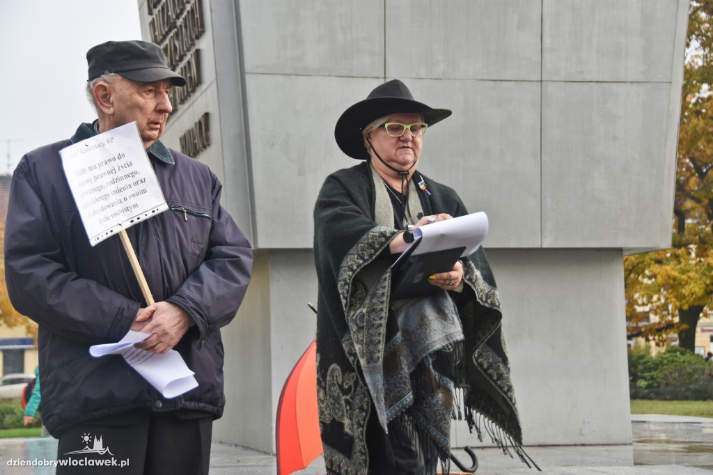 Strajk Kobiet na placu Wolności we Włocławku