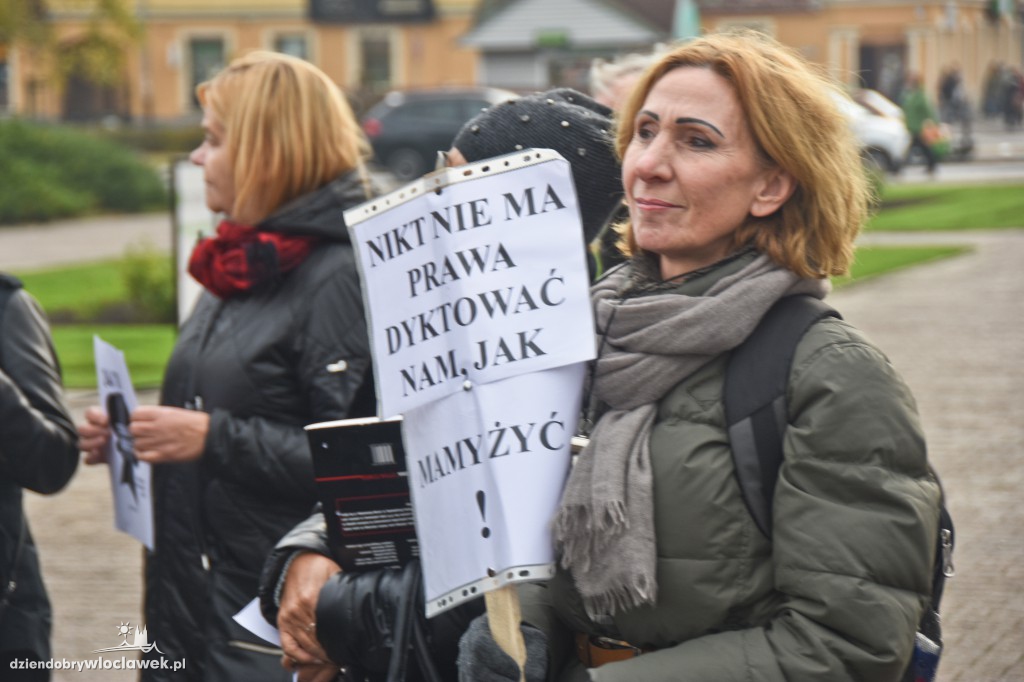 Strajk Kobiet na placu Wolności we Włocławku