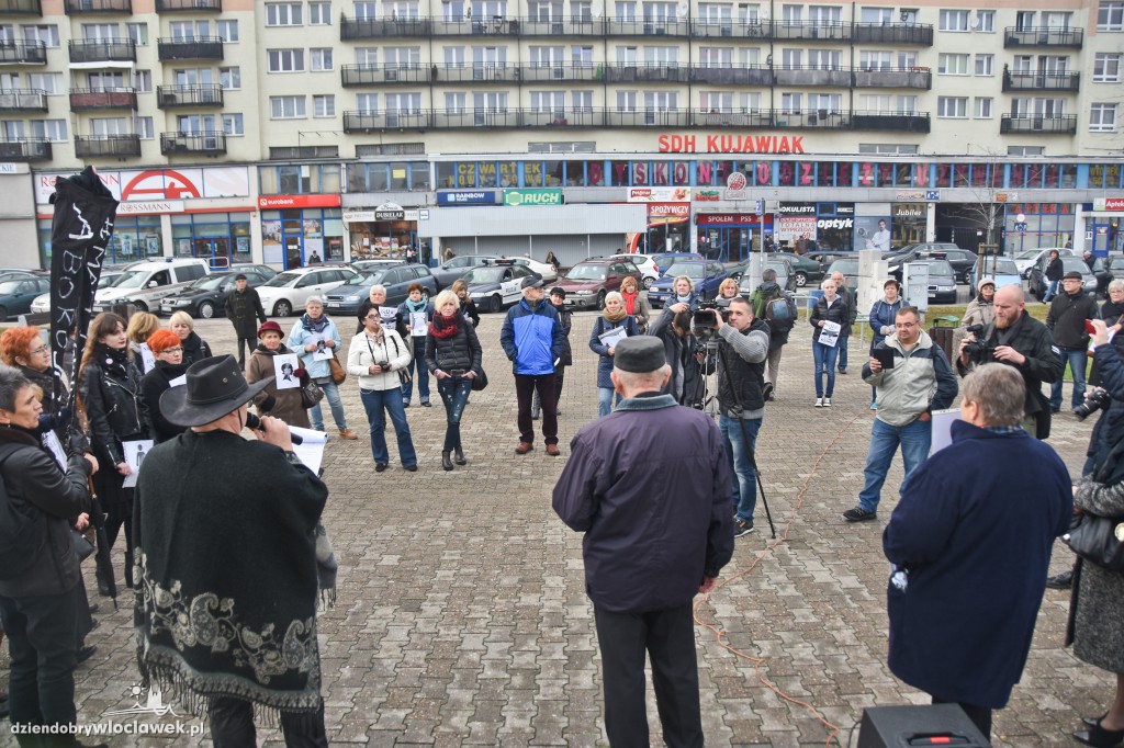 Strajk Kobiet na placu Wolności we Włocławku