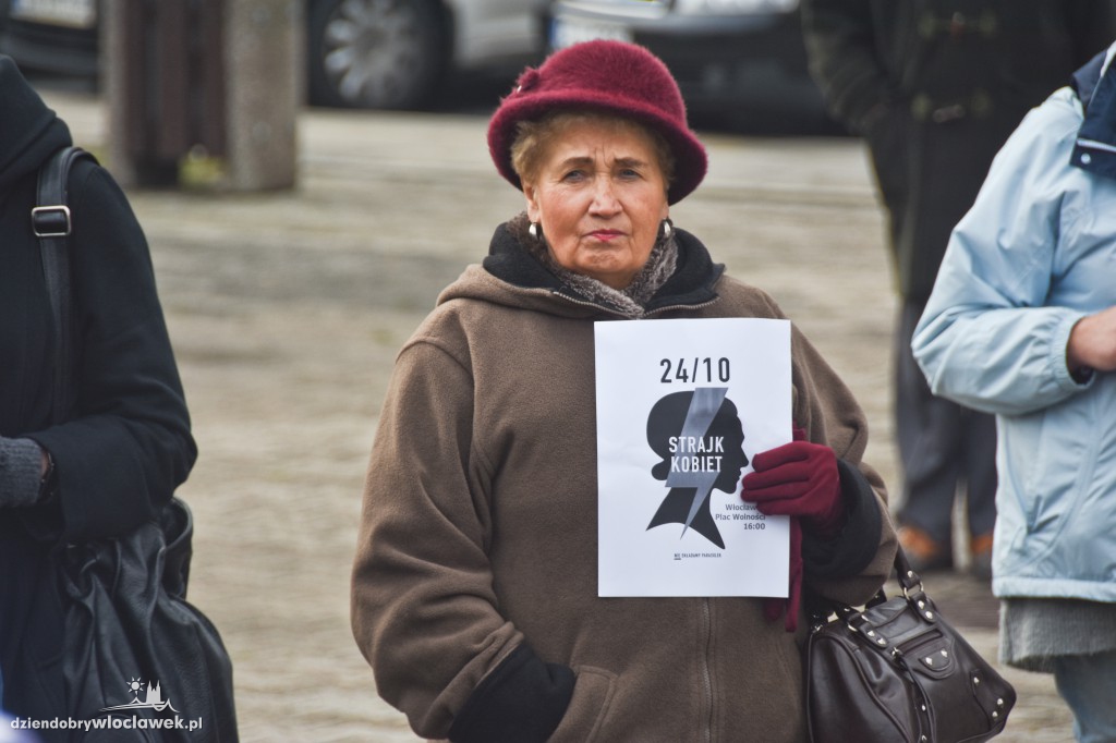 Strajk Kobiet na placu Wolności we Włocławku