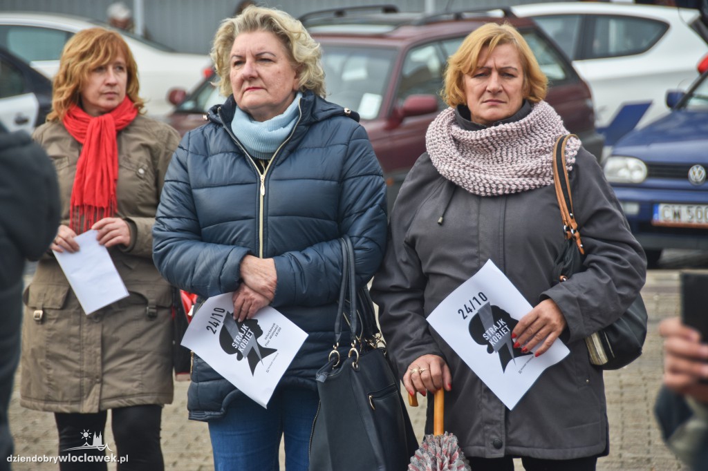 Strajk Kobiet na placu Wolności we Włocławku