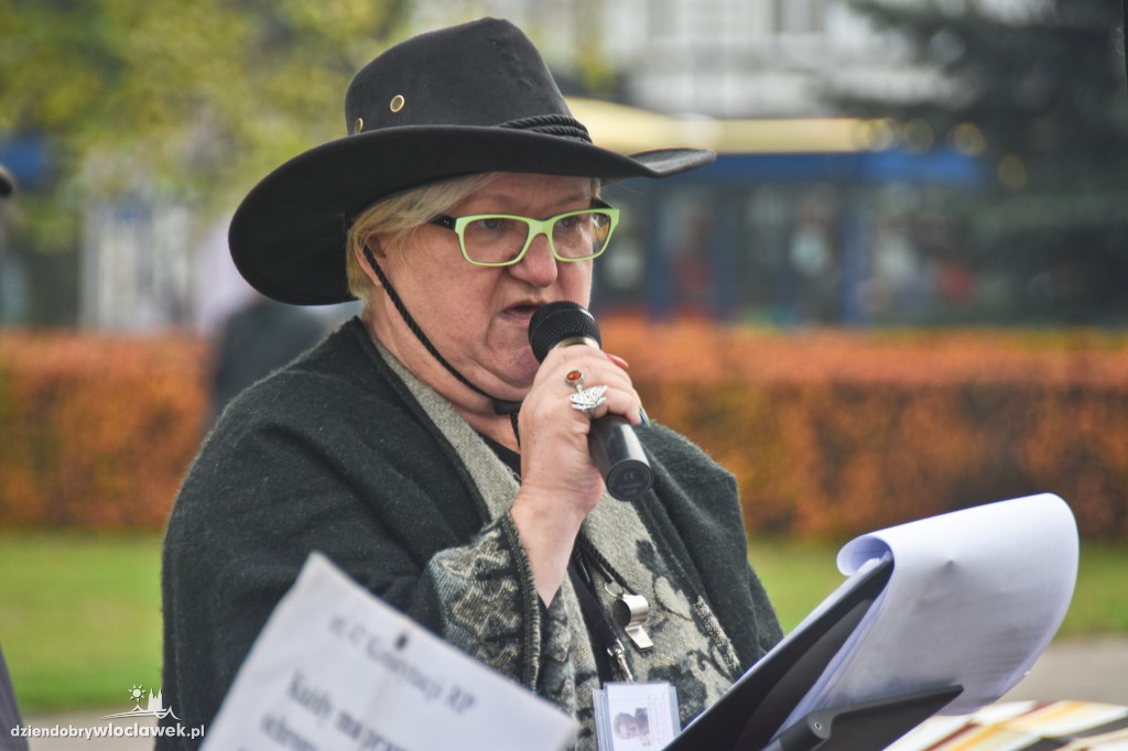 Strajk Kobiet na placu Wolności we Włocławku