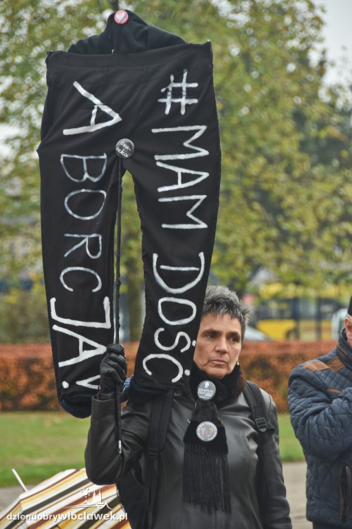 Strajk Kobiet na placu Wolności we Włocławku