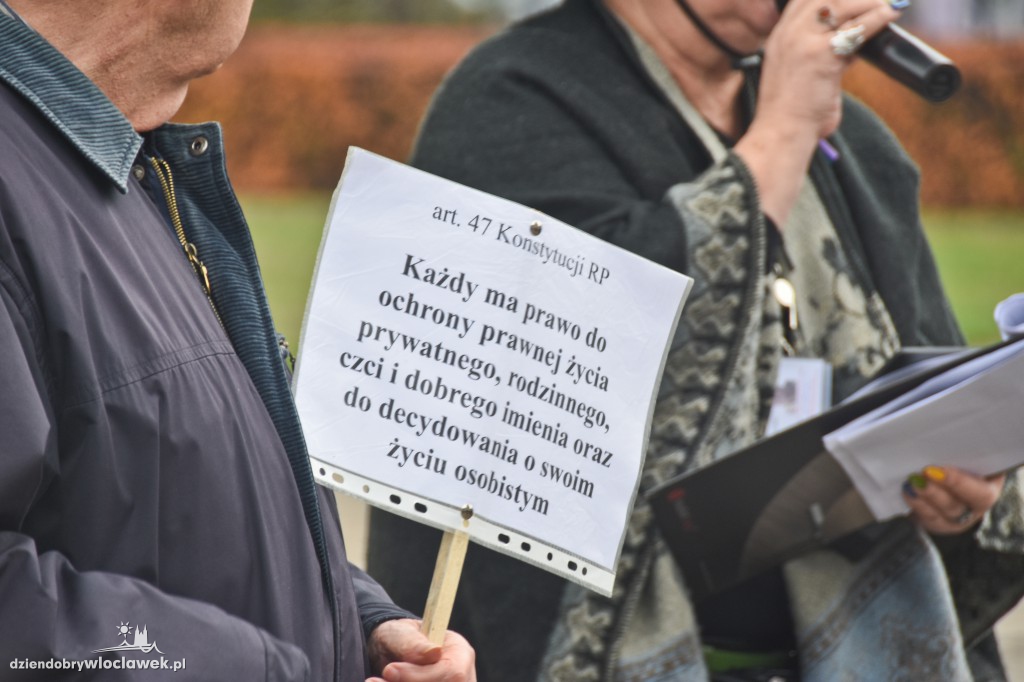 Strajk Kobiet na placu Wolności we Włocławku