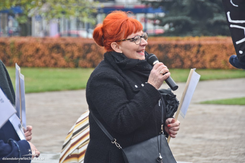 Strajk Kobiet na placu Wolności we Włocławku