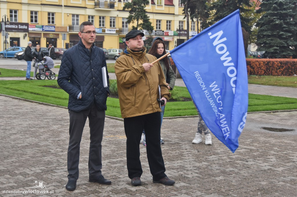 Strajk Kobiet na placu Wolności we Włocławku